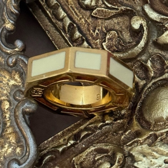 TORY BURCH • Rylan Enamel Logo Ring - Picture 8 of 9